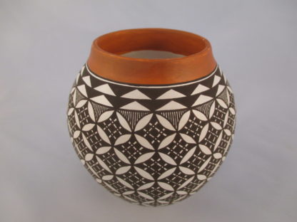 Smaller Pottery Jar by Rebecca Lucario – Acoma Pueblo Pottery