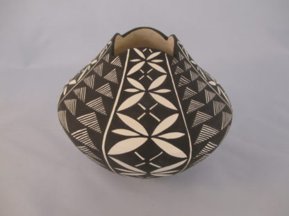 Sandra Victorino Acoma Pottery Jar