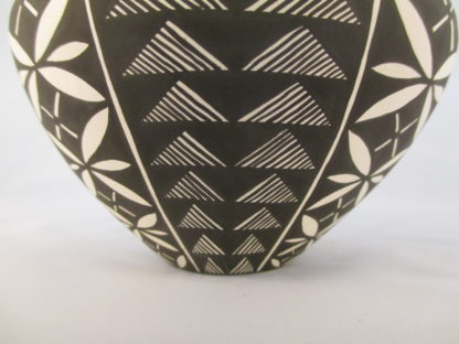 Sandra Victorino Acoma Pottery Jar