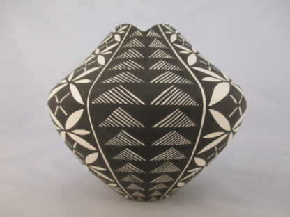 Sandra Victorino Acoma Pottery Jar