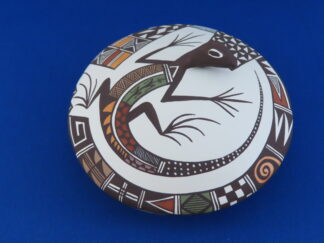 Larger Acoma Seed Pot with Lizard – Acoma Pottery by Carolyn Concho