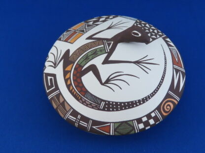 Larger Acoma Seed Pot with Lizard – Acoma Pottery by Carolyn Concho