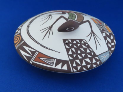 Larger Acoma Seed Pot with Lizard – Acoma Pottery by Carolyn Concho